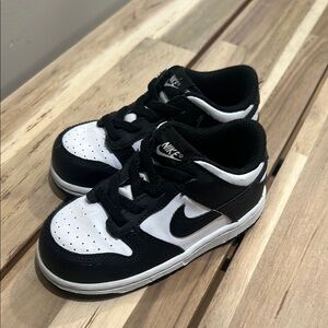 Nike Black and White Sneakers Classic Athletic Design